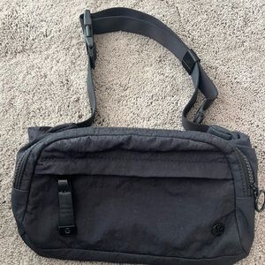 Lululemon original fanny pack Black NWT
